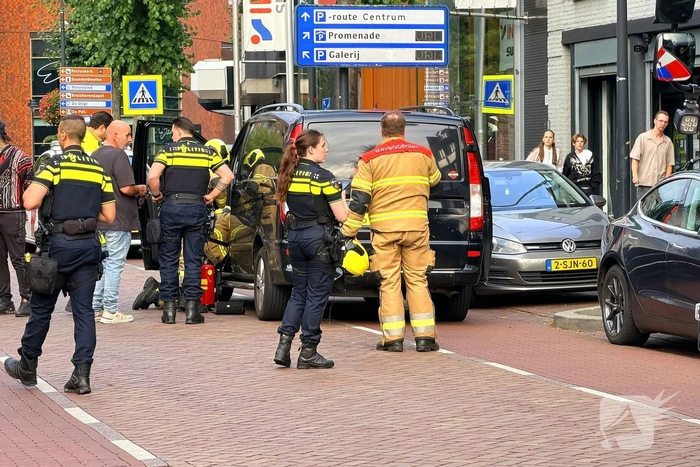 Brandweer inzet door kortsluiting in auto