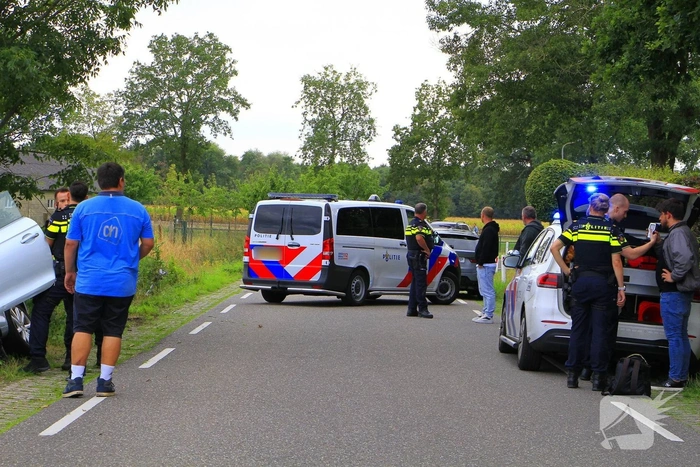 Bestuurder onder invloed belandt in greppel na aanrijding