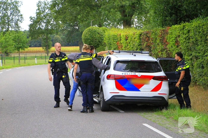 Bestuurder onder invloed belandt in greppel na aanrijding