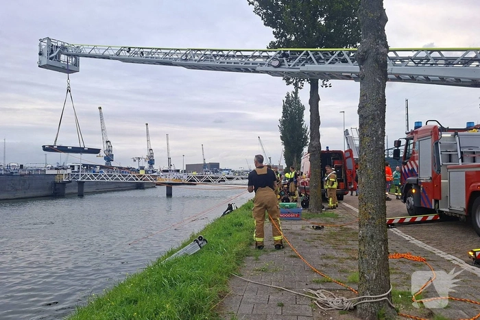 Hulpdiensten ingeschakeld na melding voertuig te water