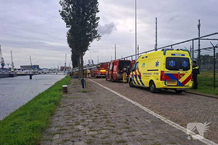 Hulpdiensten ingeschakeld na melding voertuig te water