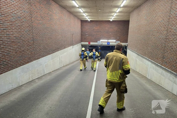 Explosie veroorzaakt rookalarm in parkeergarage