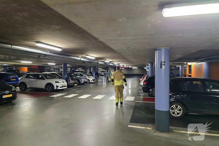Explosie veroorzaakt rookalarm in parkeergarage