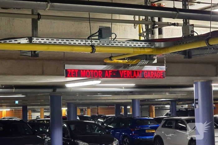 Explosie veroorzaakt rookalarm in parkeergarage