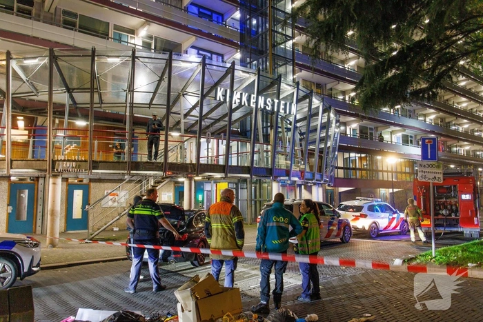 Grote hulpdiensten inzet bij dreigende situatie in woning
