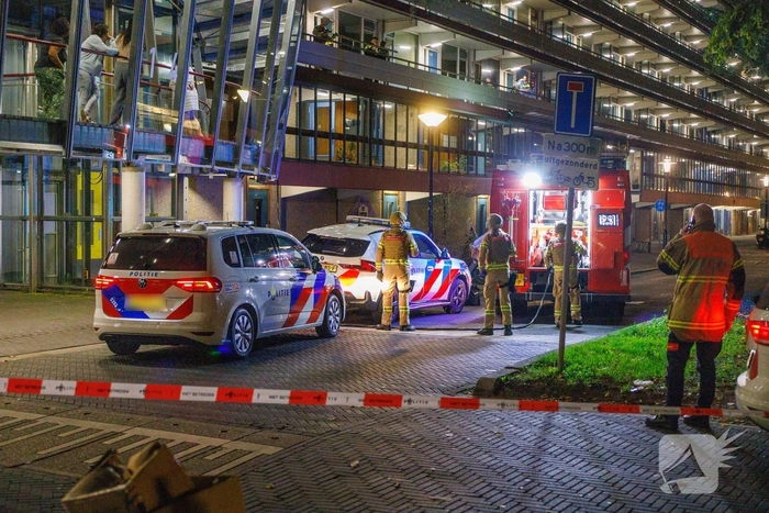 Grote hulpdiensten inzet bij dreigende situatie in woning