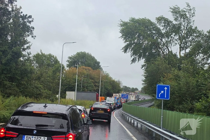Kop-staartbotsing veroorzaakt verkeershinder