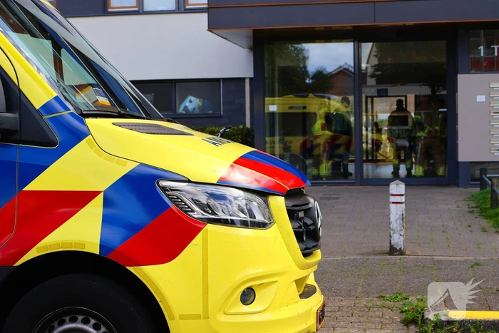 Brandweer onderzoekt gaslucht in appartementencomplex