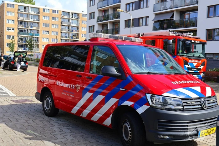 Brandweer onderzoekt gaslucht in appartementencomplex