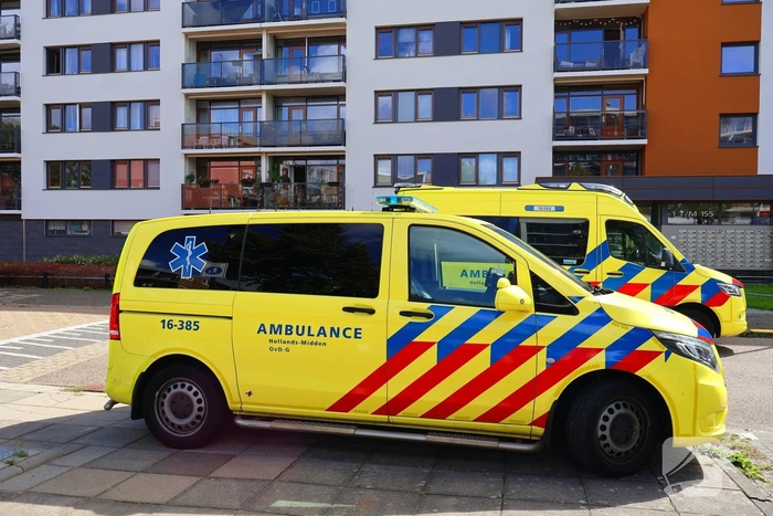 Brandweer onderzoekt gaslucht in appartementencomplex