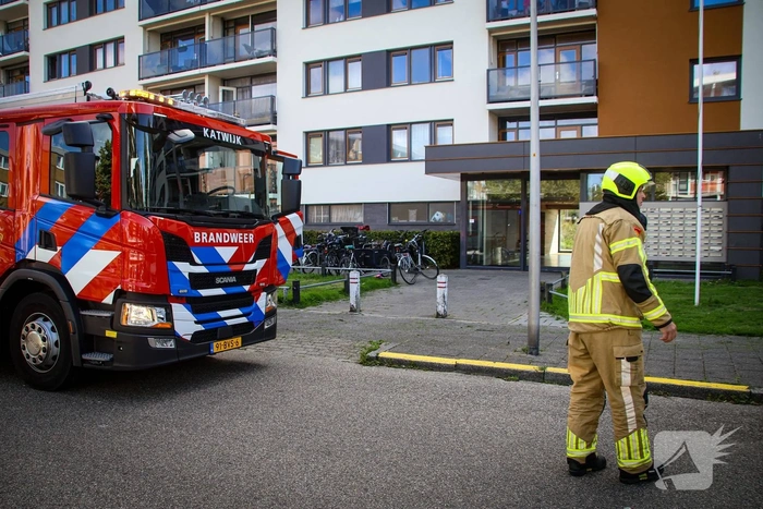 Brandweer onderzoekt gaslucht in appartementencomplex