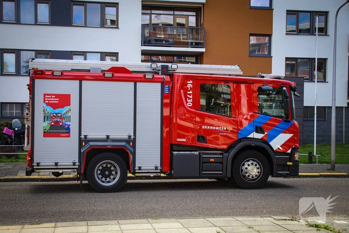 Brandweer onderzoekt gaslucht in appartementencomplex