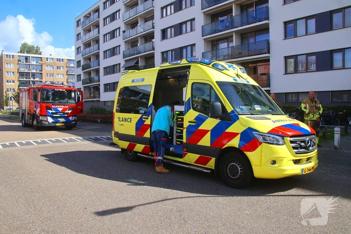 Brandweer onderzoekt gaslucht in appartementencomplex