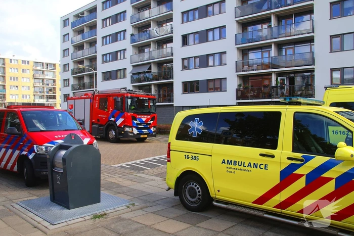 Brandweer onderzoekt gaslucht in appartementencomplex