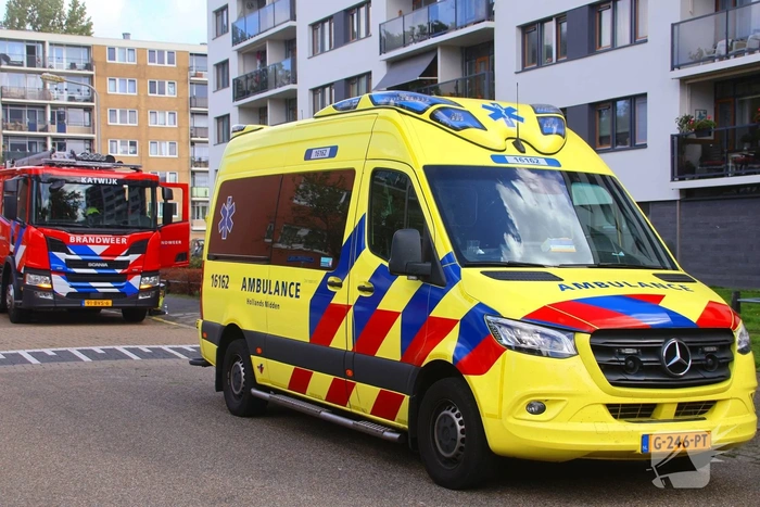Brandweer onderzoekt gaslucht in appartementencomplex