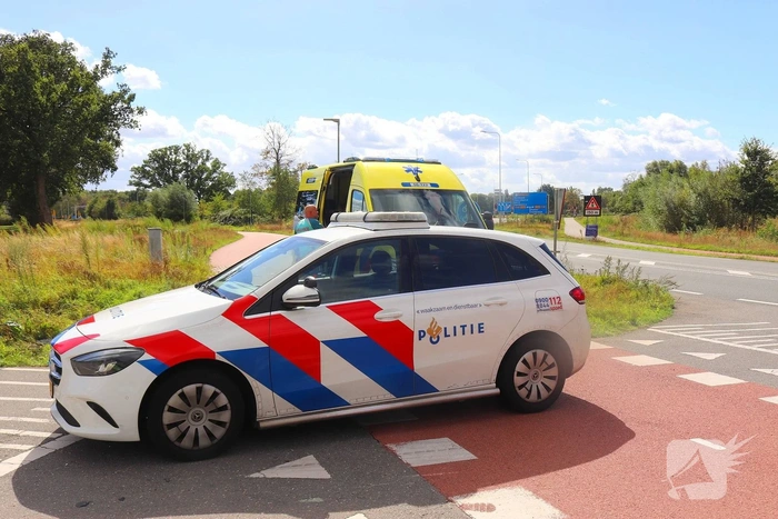 Scooterrijder botst tegen auto