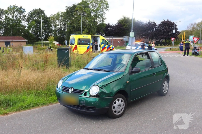 Scooterrijder botst tegen auto