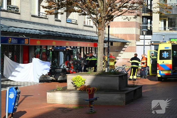Kind in botsing met veegwagen