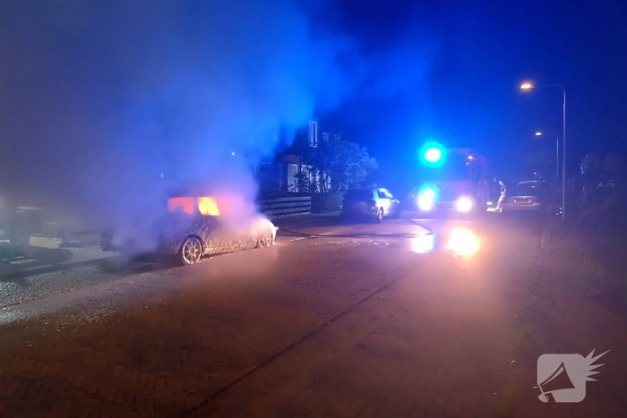 Auto volledig verwoest door brand