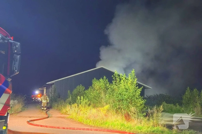 Brandweer hele nacht bezig met bestrijden grote brand