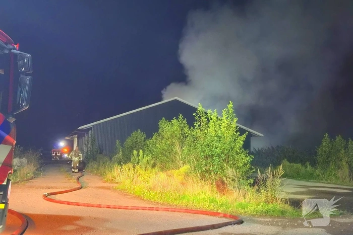 Brandweer hele nacht bezig met bestrijden grote brand