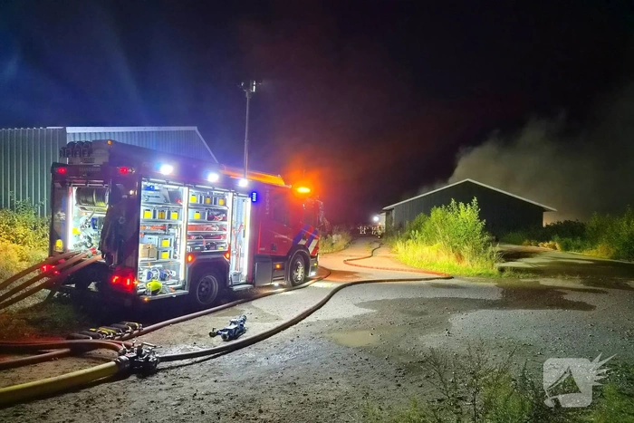 Brandweer hele nacht bezig met bestrijden grote brand