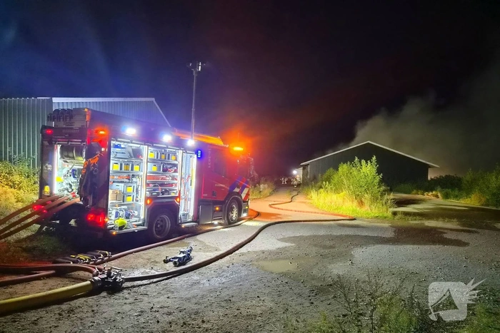 Brandweer hele nacht bezig met bestrijden grote brand