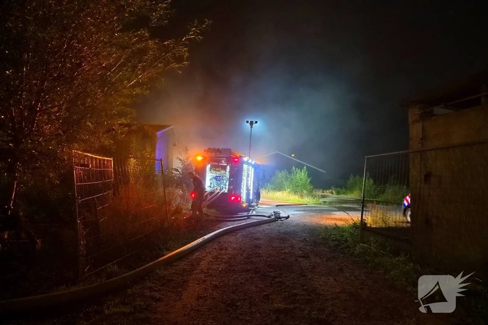 Brandweer hele nacht bezig met bestrijden grote brand