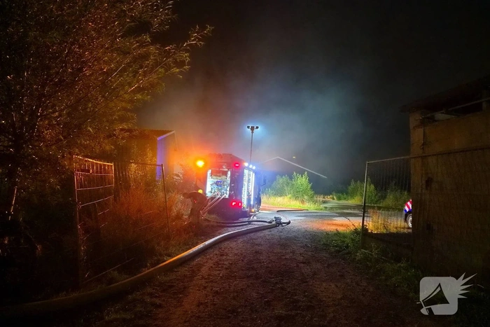 Brandweer hele nacht bezig met bestrijden grote brand