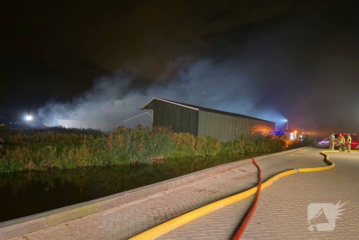 Brandweer hele nacht bezig met bestrijden grote brand