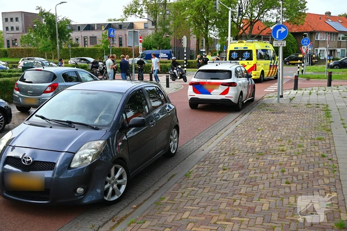 Fietsster komt in aanrijding met auto