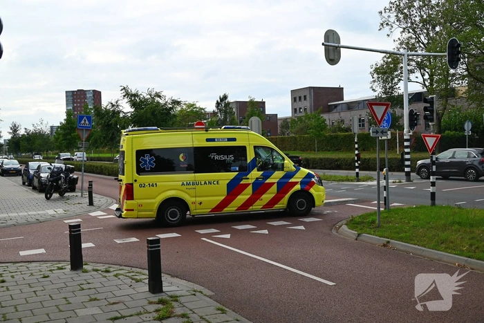 Fietsster komt in aanrijding met auto