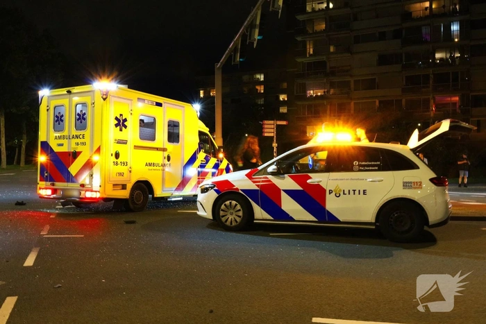 Flinke botsing op kruispunt zorgt voor aanzienlijke schade