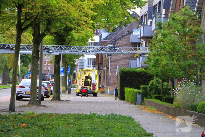 Gewonde man aangetroffen in woning
