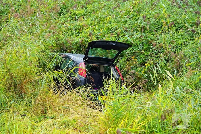 Automobiliste belandt in sloot na ongeval