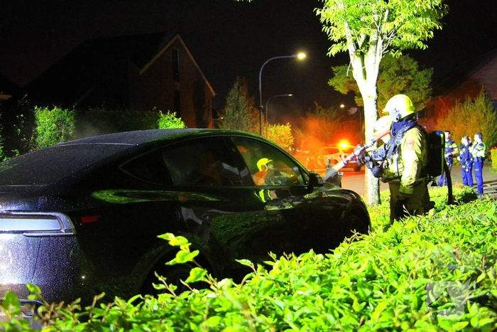 Twee auto's in brand door vermoedelijke brandstichting