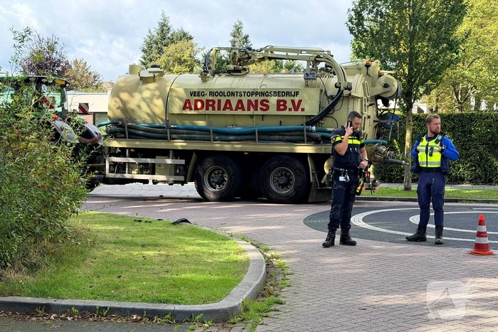 14-jarige vlucht met motorscooter en botst op tractor
