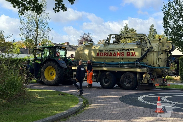 14-jarige vlucht met motorscooter en botst op tractor