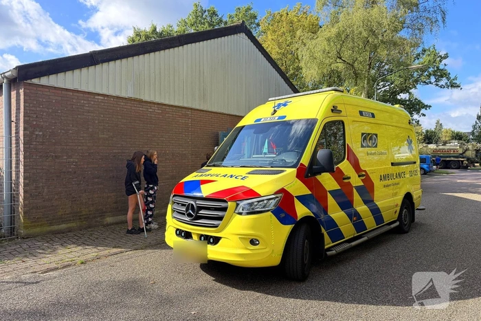 14-jarige vlucht met motorscooter en botst op tractor