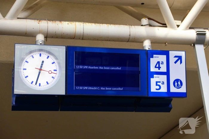 Geen treinen en enkele bussen door OV staking