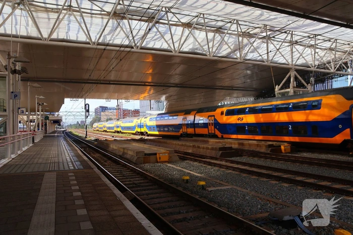 Geen treinen en enkele bussen door OV staking
