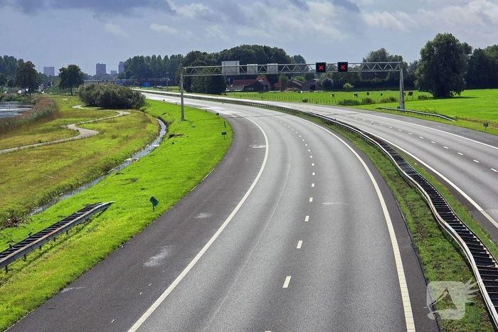 Herstelwerkzaamheden aan snelweg na weggespoelde fundering