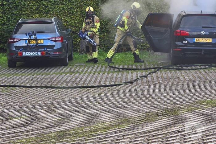 Autobrand op parkeerplaats
