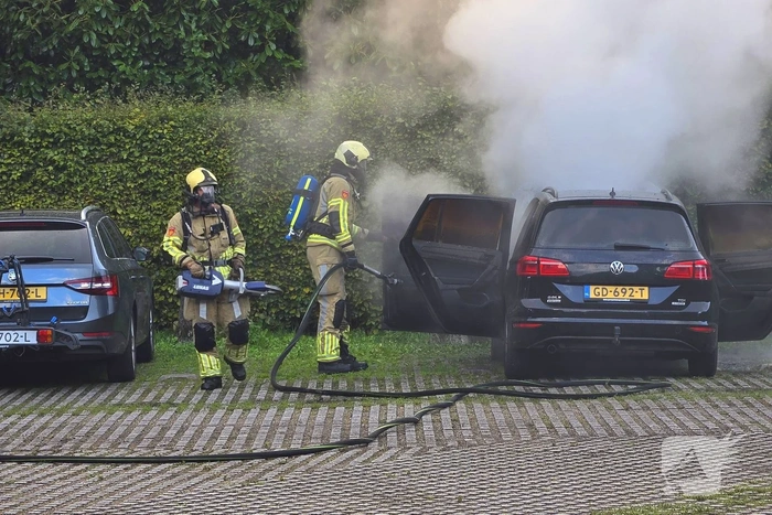 Autobrand op parkeerplaats