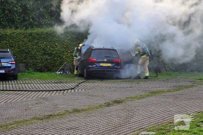 Autobrand op parkeerplaats