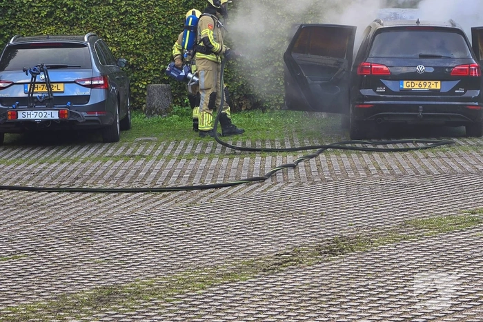 Autobrand op parkeerplaats