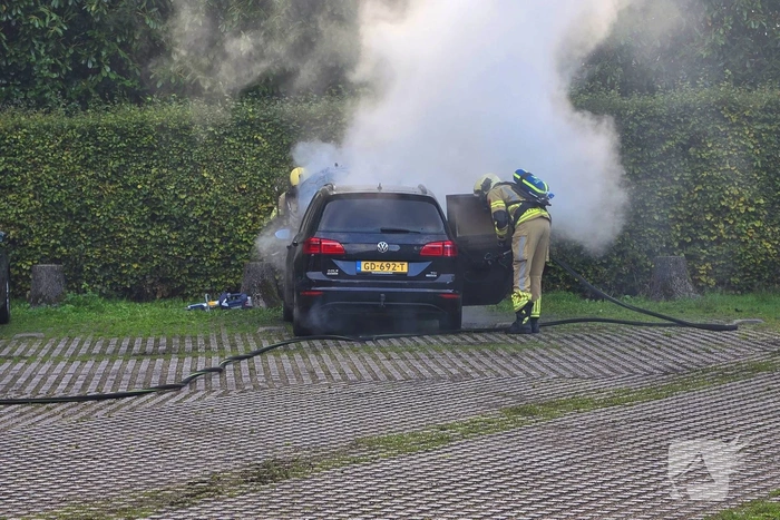 Autobrand op parkeerplaats