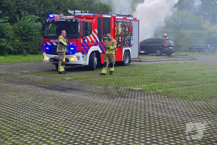 Autobrand op parkeerplaats