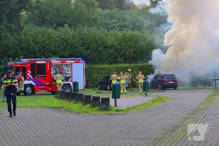 Autobrand op parkeerplaats