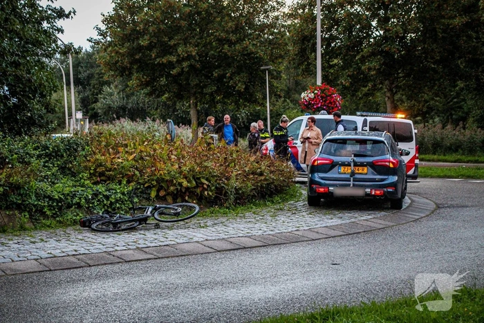 Fietser en automobilist botsen
